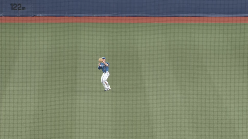 8回裏・F松本剛 全力返球の成果!! レーザービームで1アウト満塁のピンチを凌ぐ‼