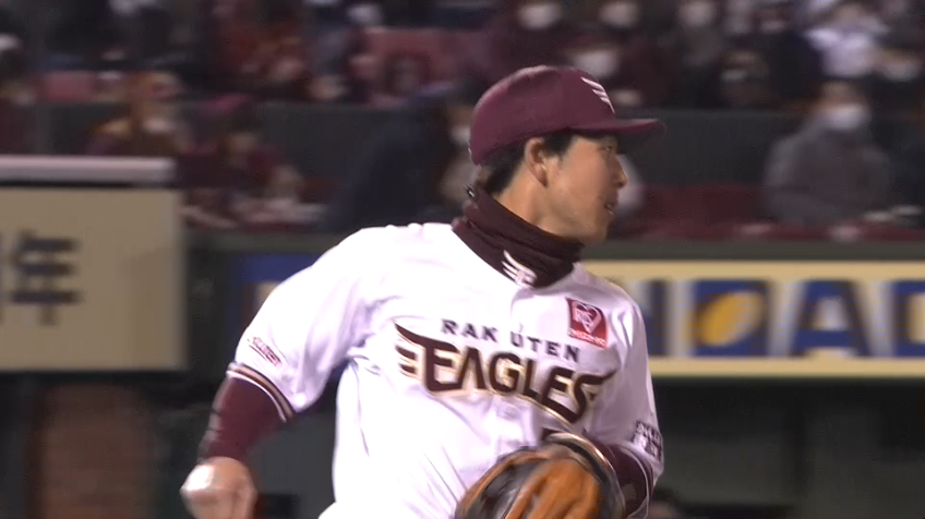 6回表・E鈴木大地 高くバウンドした打球をランニングスローでさばきアウトを奪う!!