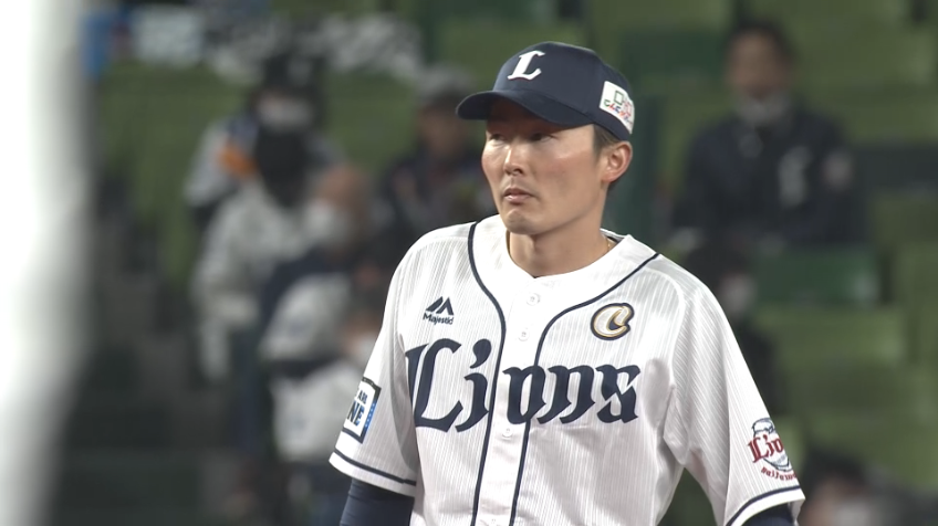 4回表・L源田壮亮 これぞ名手!! 二遊間の打球に追いつく好プレー!!