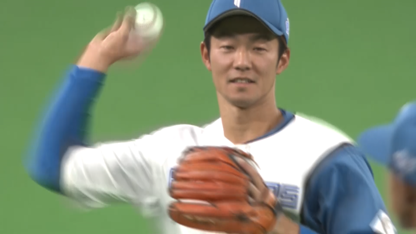 6回表・F石井一成 ショート後方の難しい打球をギリギリ捕球するファインプレー！