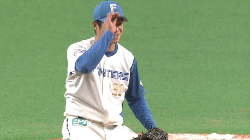 9回表・F古川侑利 強烈なピッチャー返しの打球を見事キャッチ！