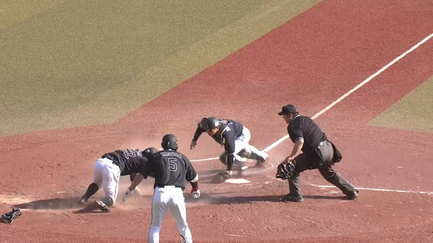 5回裏・B太田椋 失点を阻止する好プレー!! 中継プレーで見事な送球を見せる!!