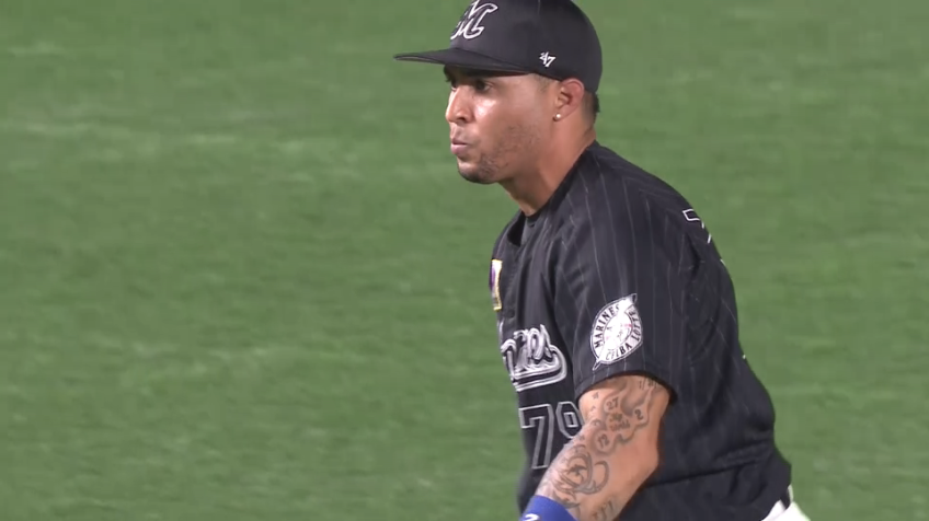 8回裏・Mマーティン ライト前に落ちそうな打球をスライディングキャッチ!!