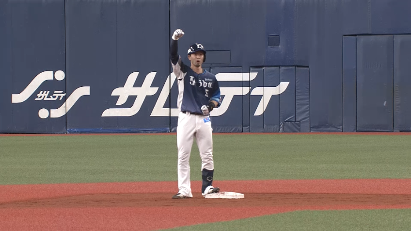 8回表・L外崎修汰 センターの頭上を越える2点タイムリーヒットを放つ!!