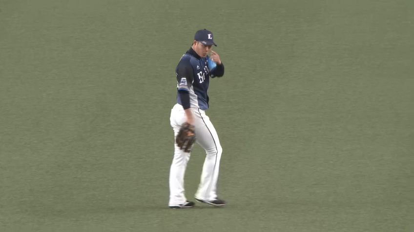 8回裏・L鈴木将平 センター前に落ちそうな打球をスライディングキャッチ!!