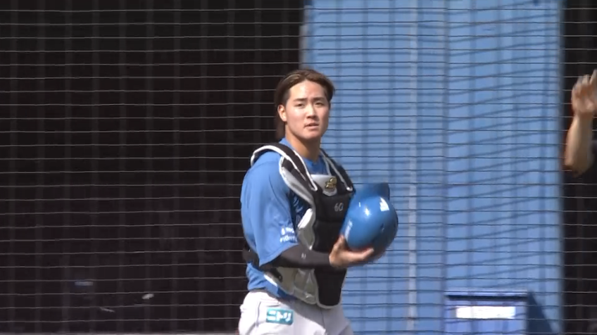 2回裏・F郡拓也 後方のファウルフライをスライディングキャッチ!!