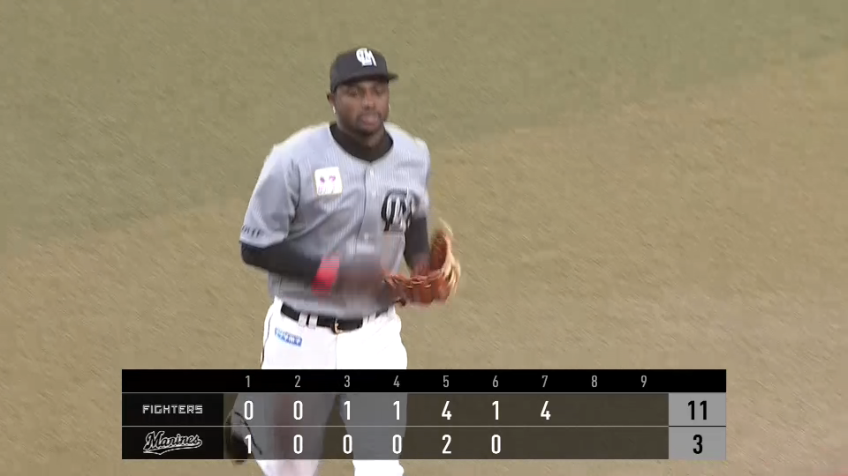 7回表・Mエチェバリア 三遊間の深い位置からロングスローを見せた!!