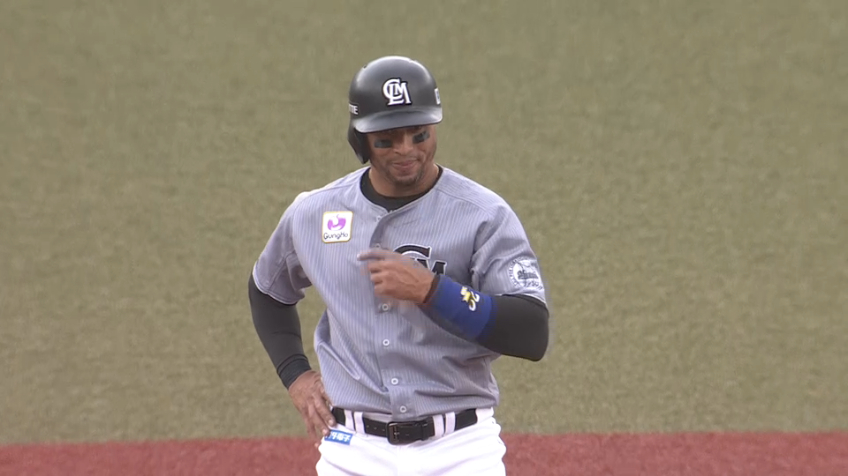 4回裏・Mマーティン 完璧に投球モーションを盗み盗塁を決める!!