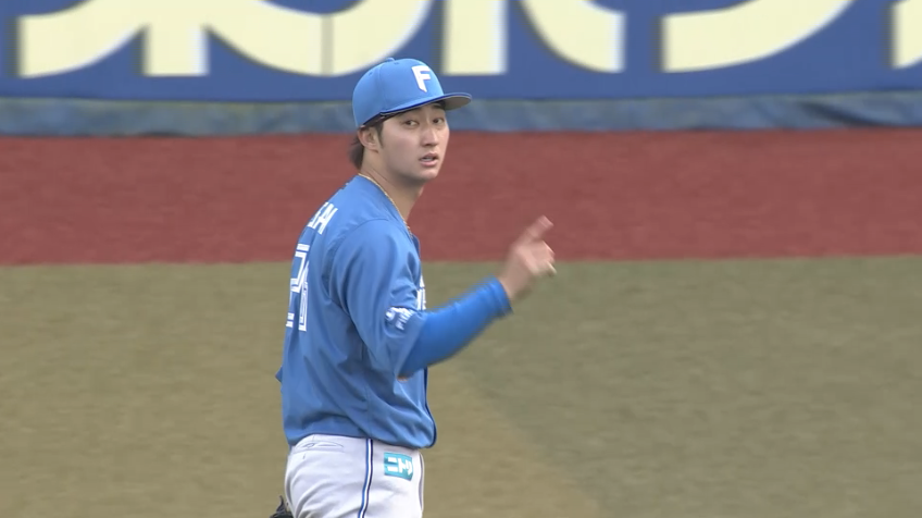 7回裏・F淺間大基 見事なスライディングキャッチで先頭出塁を許さない!!