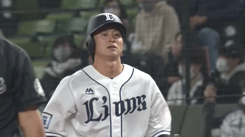 8回裏・L金子侑司 今シーズン初ヒット!! ピッチャー強襲の内野ゴロでチャンスをつくる!!