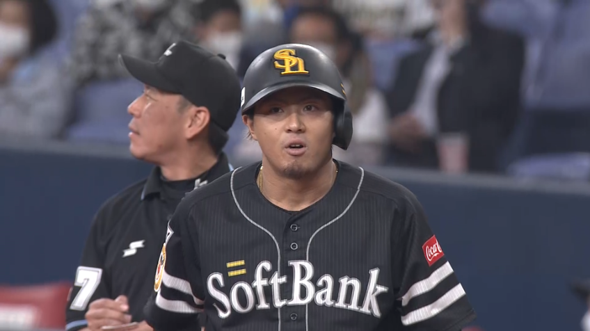 5回表・H佐藤直樹 プロ初安打!! チャンスを広げるレフト前ヒット!!