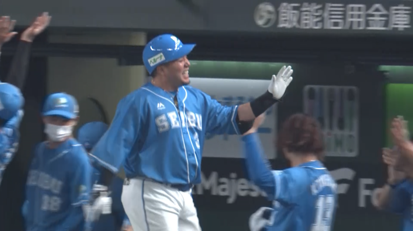 4回裏・L山川穂高 打球はバックスクリーンへ!! 先制の第5号ソロホームラン!!