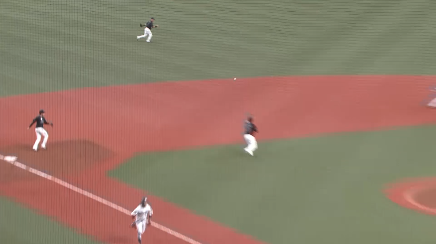 1回裏・M高部瑛斗 レフトからの好返球で先制のホームを踏ませない!!