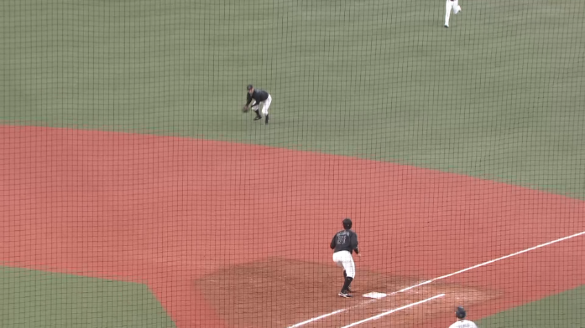 7回裏・M中村奨吾 ヒット性の当たりをダイビングキャッチでアウトにし、点数を与えない!!