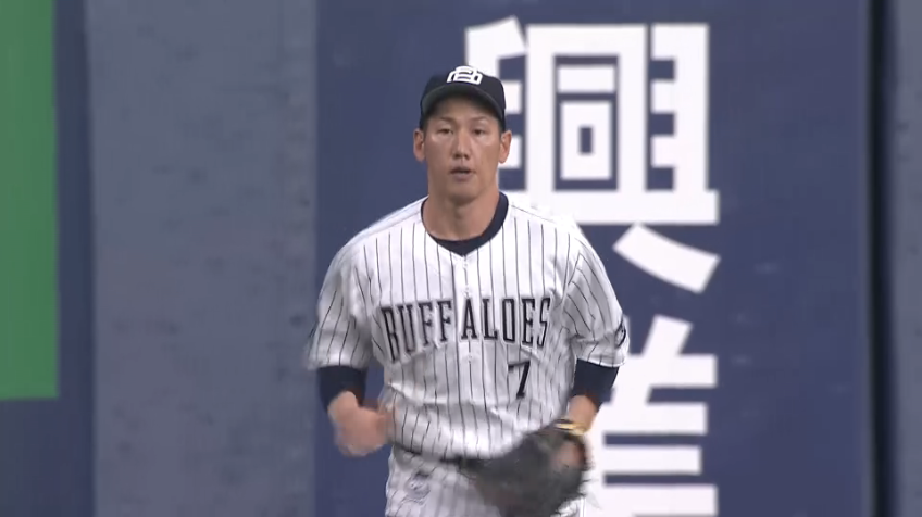 2回表・B吉田正尚 フェンス際の打球をジャンピングキャッチ!!