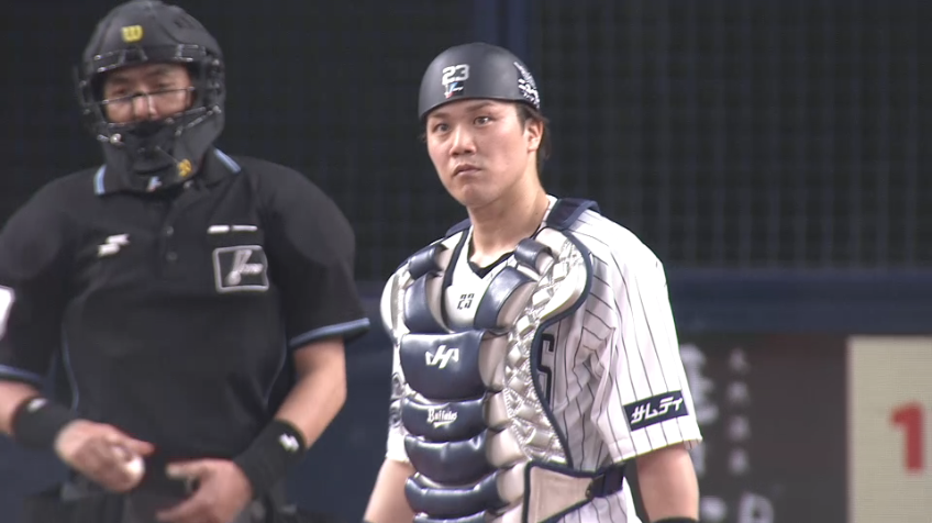 3回表・B伏見寅威 見事な送球でL金子侑司の盗塁を阻止!!