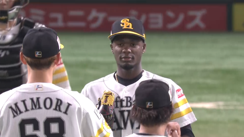 9回表・Hモイネロ 最後は空振り三振でゲームセット!! チームは連敗を4でストップ!!