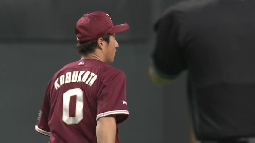 1回裏・E小深田大翔 浅い当たりに猛チャージでジャンピングスロー!!