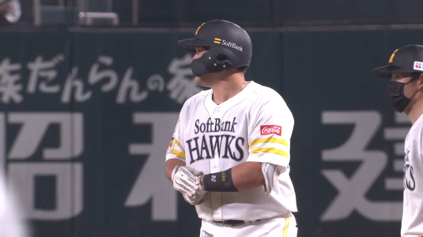 4回裏・Hリチャード 今シーズンの初ヒットを放つ!!