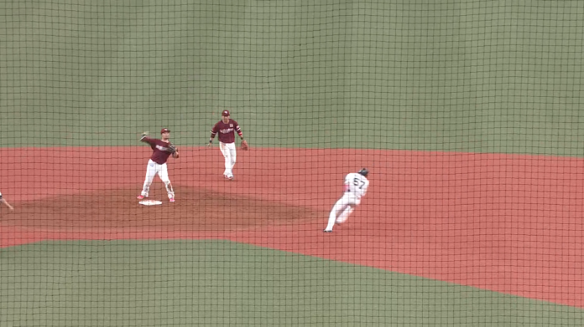 4回裏・E山崎剛 進塁を許さないダブルプレー!!