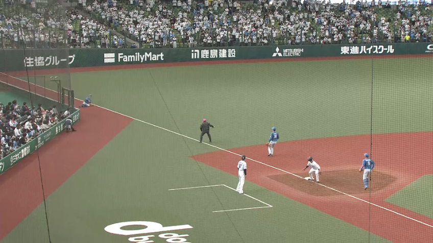 4回裏・F今川優馬 執念のスライディングキャッチ!! 素早いバックホームでランナーの生還を許さない!!