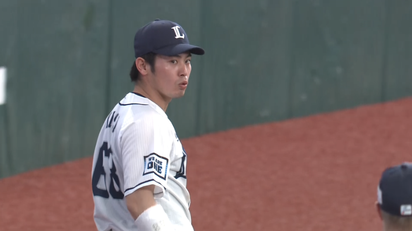 6回表・L岸潤一郎 右中間への打球を見事にスライディングキャッチ!!