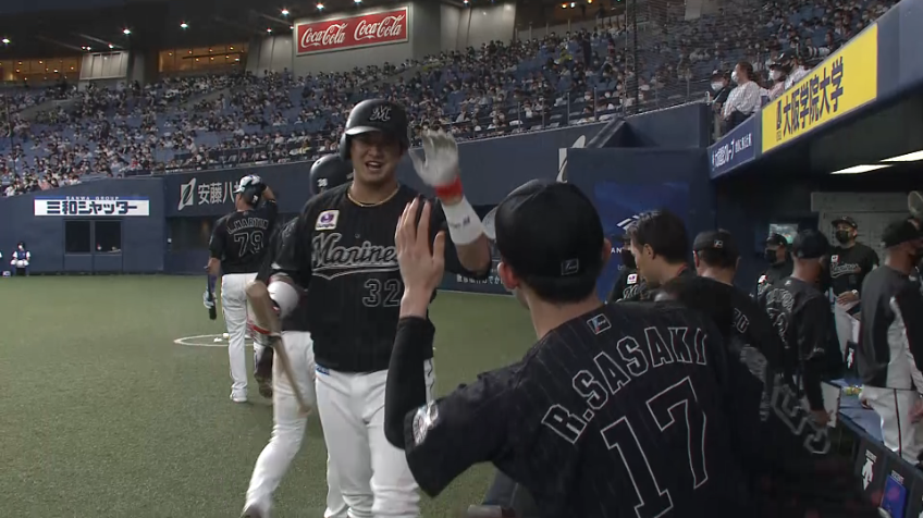 8回表・M佐藤都志也 しっかり決めた!! スクイズで1点を奪取!!