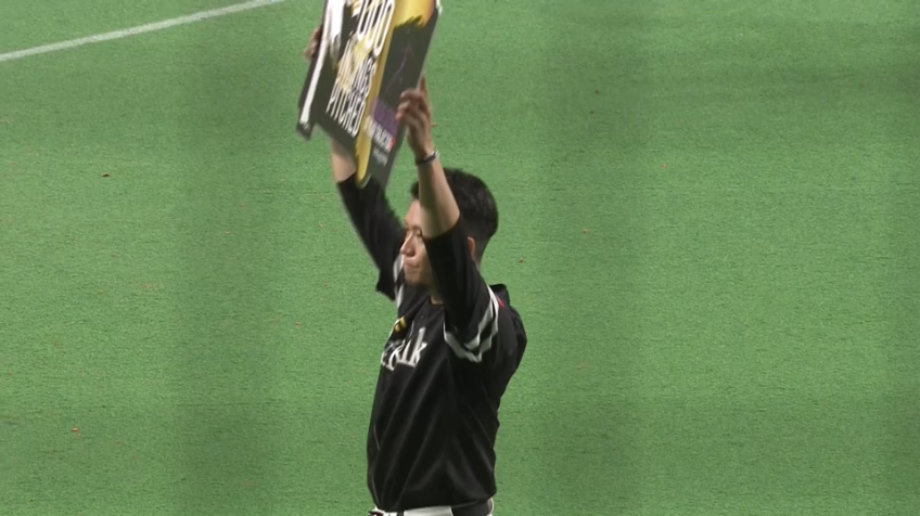 5回裏・H千賀滉大 プロ通算1000投球回を達成!! 節目のアウトはH甲斐拓也の好プレー!!