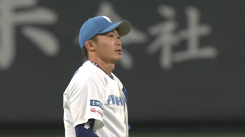 9回表・F中島卓也 流石の守備!! タイミングをしっかり合わせたジャンピングキャッチ!!