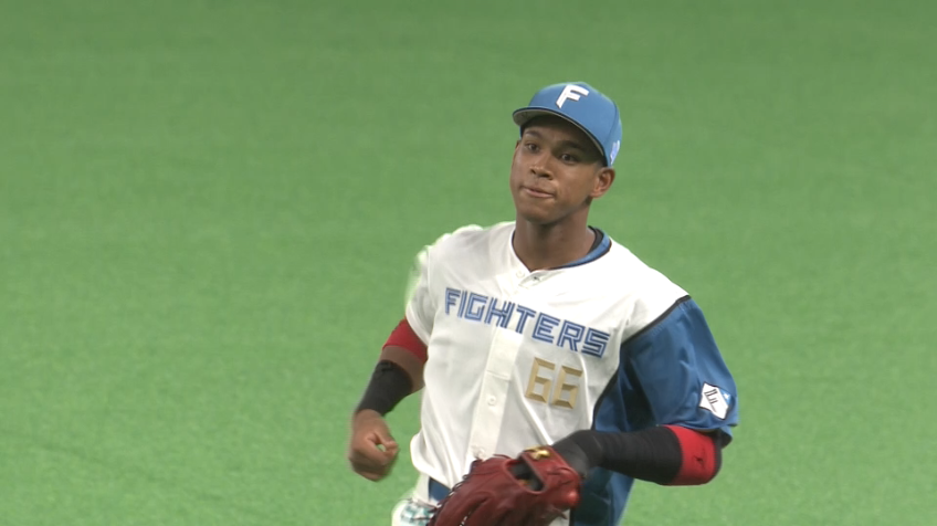 6回表・F万波中正 投手を助けるファインプレー!!