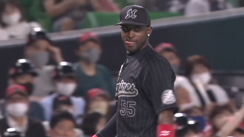 8回裏・Mエチェバリア 深い位置からの完璧なノーバウンド送球!!