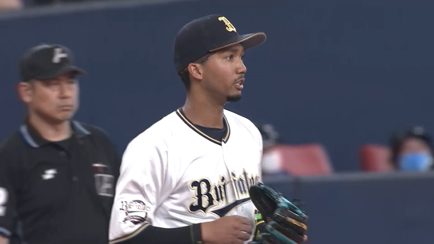 4回表・B宗佑磨 さすがの守備力で強烈な打球をアウトに!!