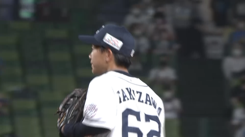 4回表・L滝澤夏央 二遊間に飛んだ打球を軽やかにさばく!!