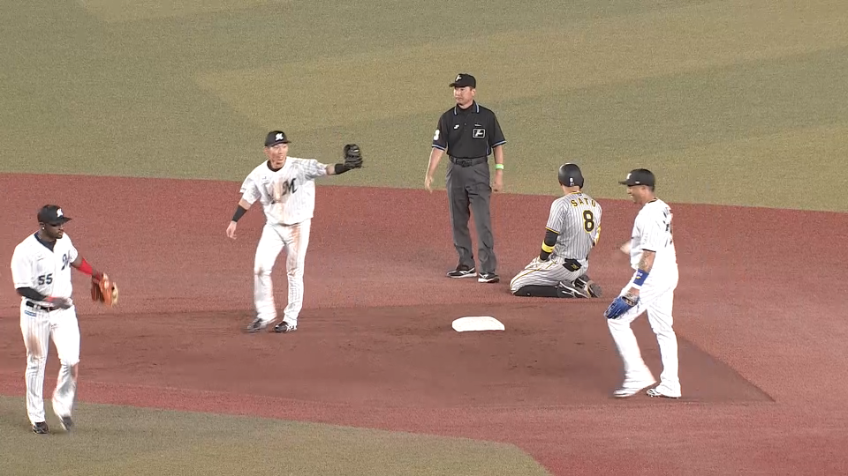 4回表・M守備陣 見事な挟殺プレーで2つのアウトを奪い、1アウト3塁のピンチを切り抜ける!!