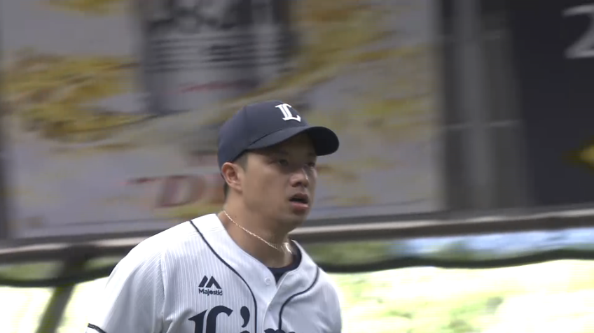 6回表・L呉念庭 ピンチを凌いだ!! 三遊間への鋭い当たりをファインプレー!!