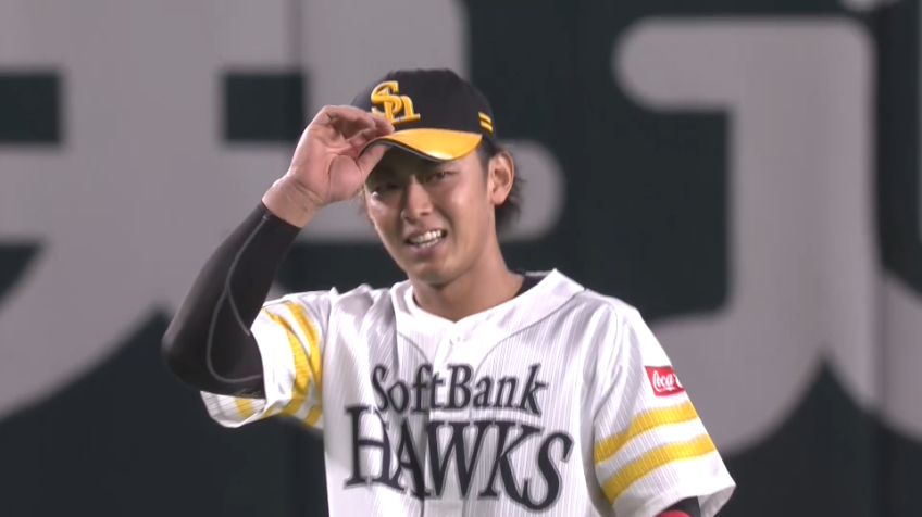 9回表・H今宮健太 らしいプレー!! センターへ抜けそうな打球をファインプレー!!