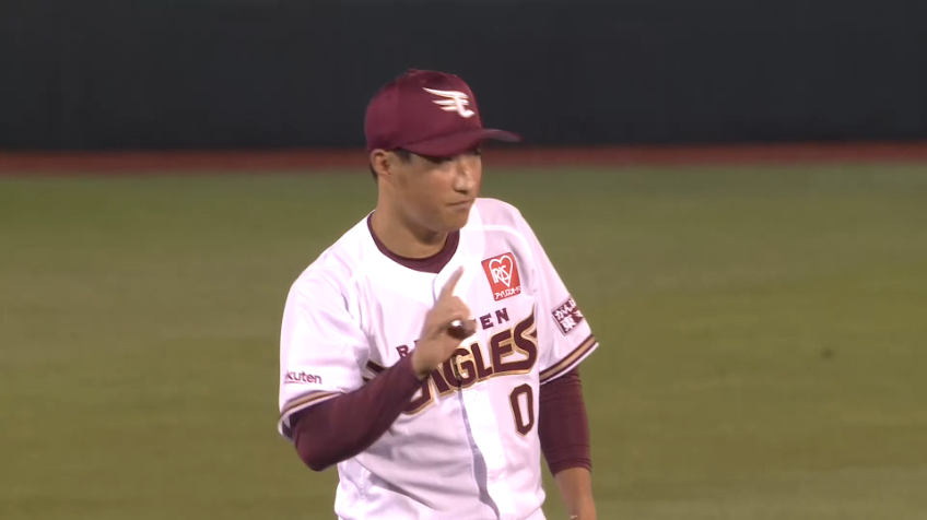 6回表・E小深田大翔 タイミング合わせてジャンピングキャッチ!! 相手に流れを渡さない好プレーを見せる!!