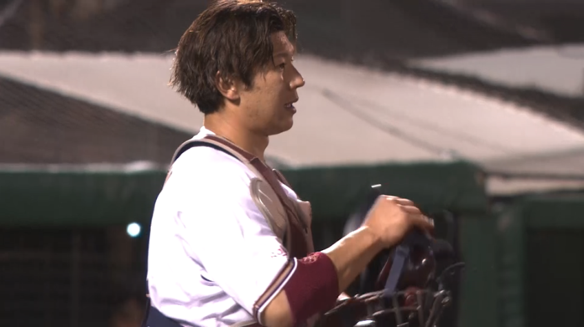 5回表・E炭谷銀仁朗 素晴らしい送球で盗塁阻止!!