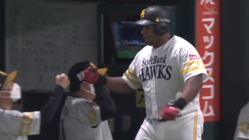 5回裏・Hデスパイネ 左中間スタンドへ今季第2号となるどでかい一発を放つ!!