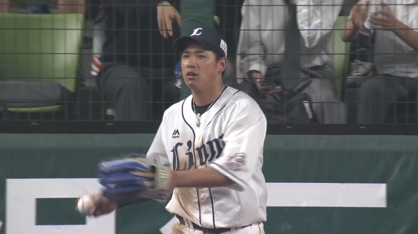 6回表・L愛斗 落下点に一直線!! 背走しながらナイスキャッチ!!