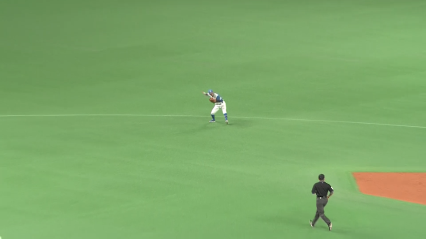 4回表・F上川畑大悟  逆シングルから素早い送球でゲッツー完成!!