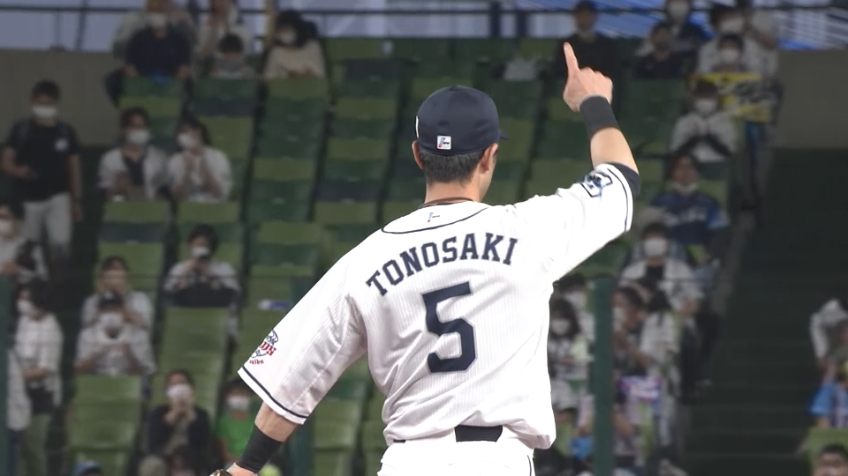 1回表・L外崎修汰 体で止めた!! イレギュラーした打球を見事にさばく!!