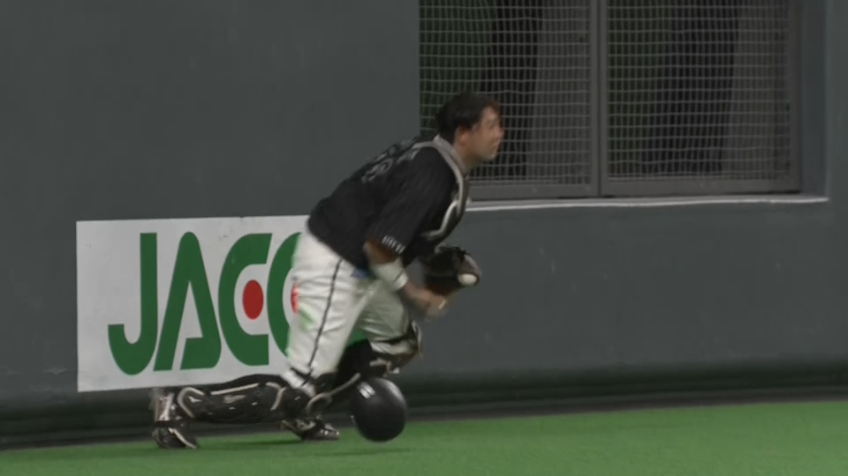 3回裏・M佐藤都志也 投手を助けるナイスプレー!! 難しい打球をキャッチ!!