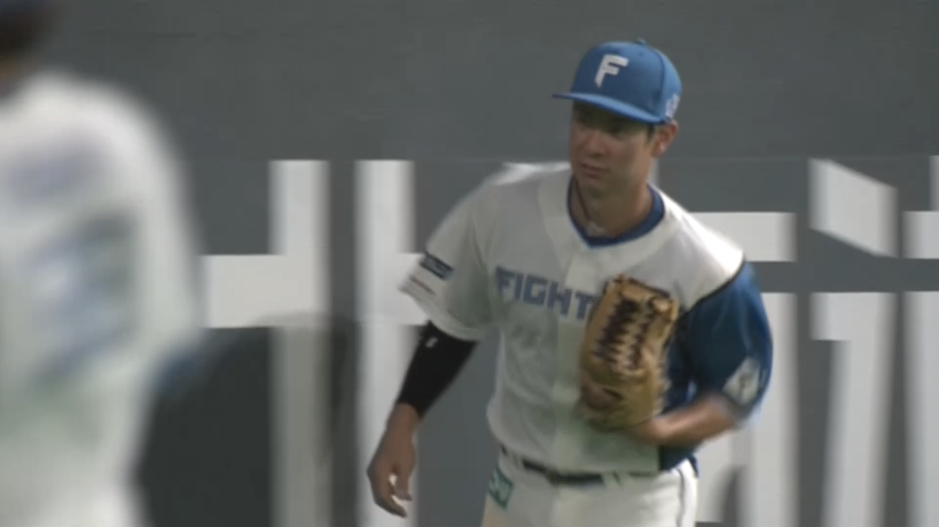 7回表・F松本剛 レフト線の強い打球をランニングキャッチ!!
