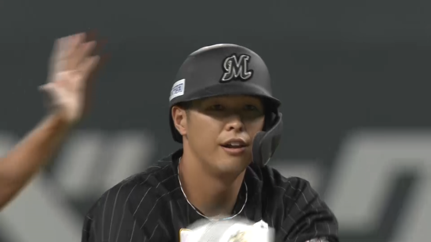 9回表・M中村奨吾 満塁のチャンスで決めた!! 走者一掃のタイムリー2ベースで勝ち越しに成功する!!