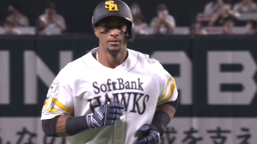 3回裏・Hグラシアル 2者連続ホームラン!! ライトへの一発でさらに1点を追加する!!