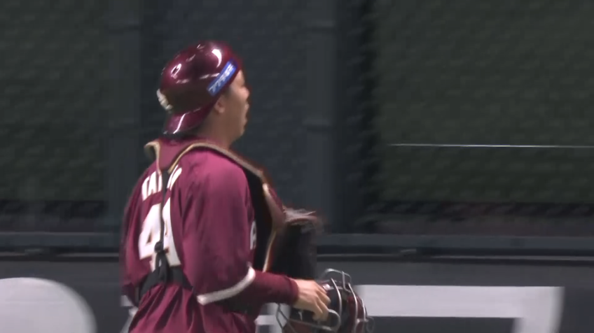 8回裏・E田中貴也 ストライク送球で盗塁阻止!!