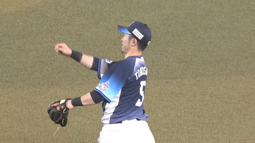 2回裏・L外崎修汰 横っ飛び!! ランナーの出塁を許さないファインプレー!!