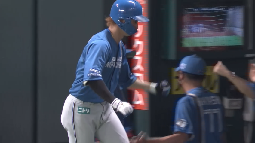 2回表・F淺間大基 すぐさま反撃!! ソロホームランで1点を返す!!