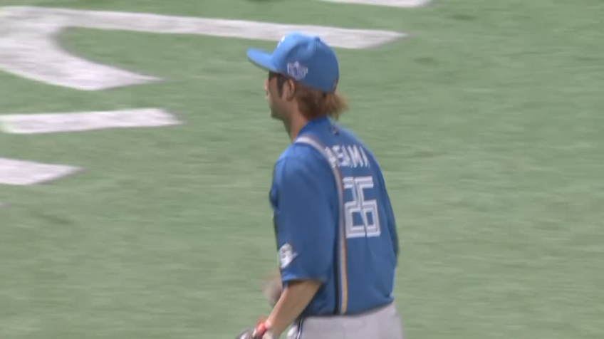 7回裏・F淺間大基 ナイスプレー!! 1塁ライン際のゴロをダイビングキャッチしてアウトに!!